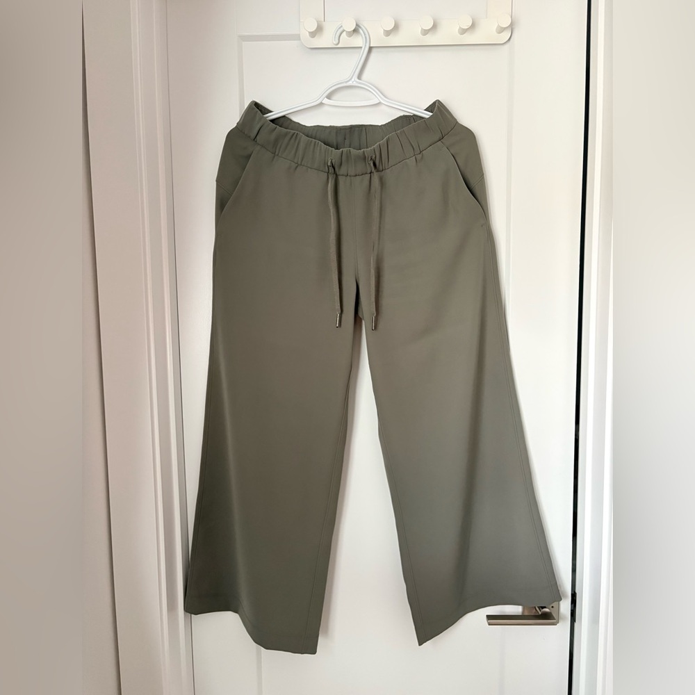 Lululemon | On The Fly Wide Leg 7/8, Size 6, Sage Grey